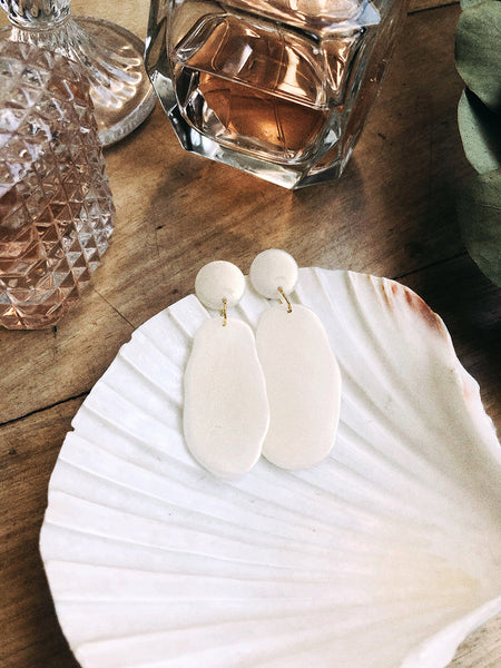 Ellie Earrings in Gold Pearl