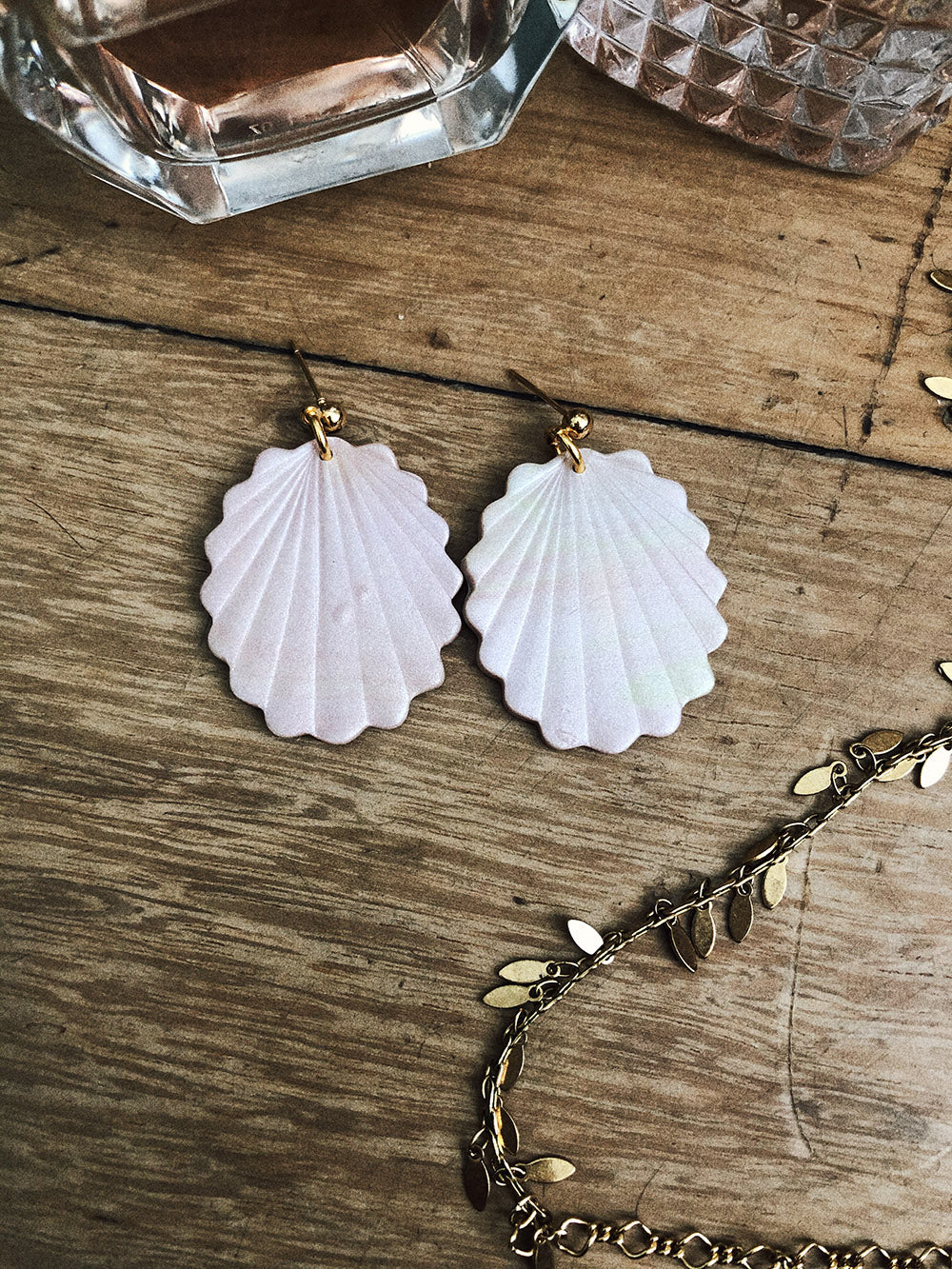 Sophie One Earrings in White Pearl