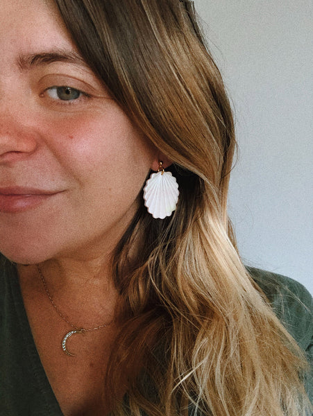 Sophie One Earrings in White Pearl