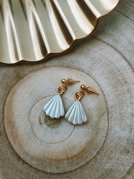 Tuula Earrings in Smooth White Pearl